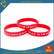 Pulsera y brazalete de goma con logotipo personalizado de color Infilled